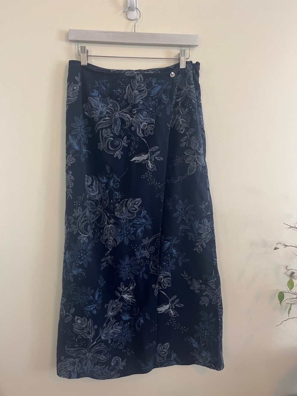 Izod Navy Blue Floral Midi Skirt